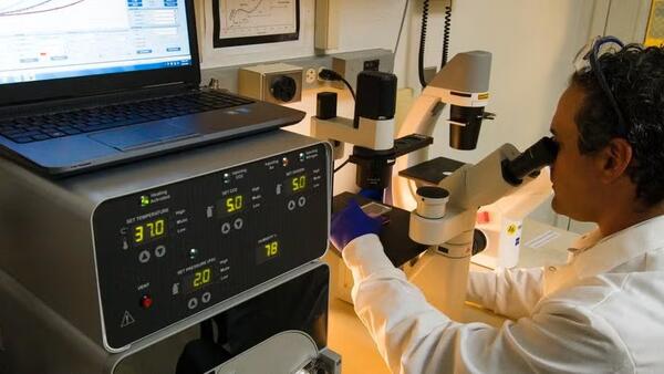 national cancer insitute scientist at work unsplash 