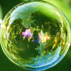 Green soap bubble / Pixabay.com